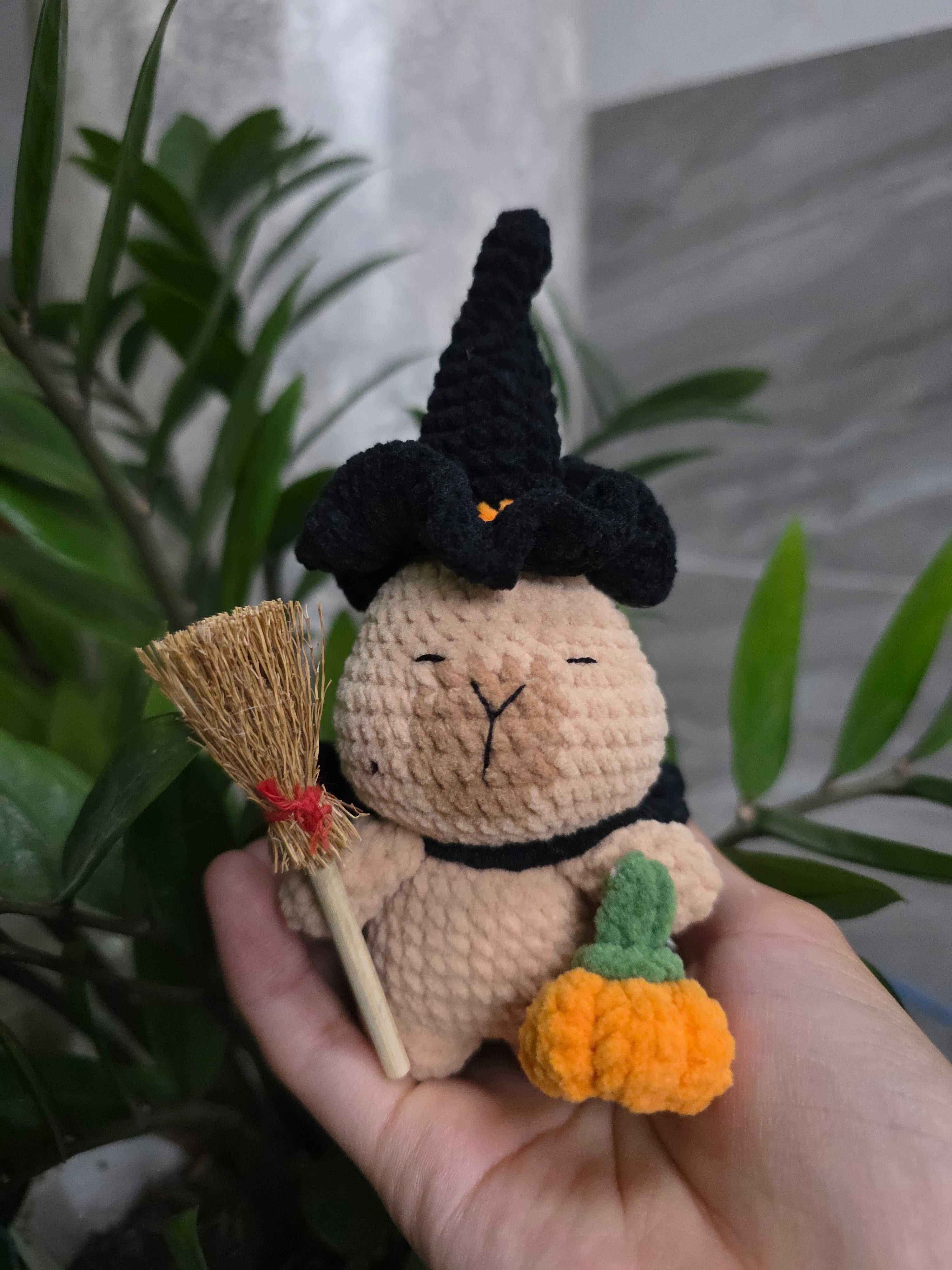 Capybara Witch Crochet Keychain | Halloween Fall Accessory