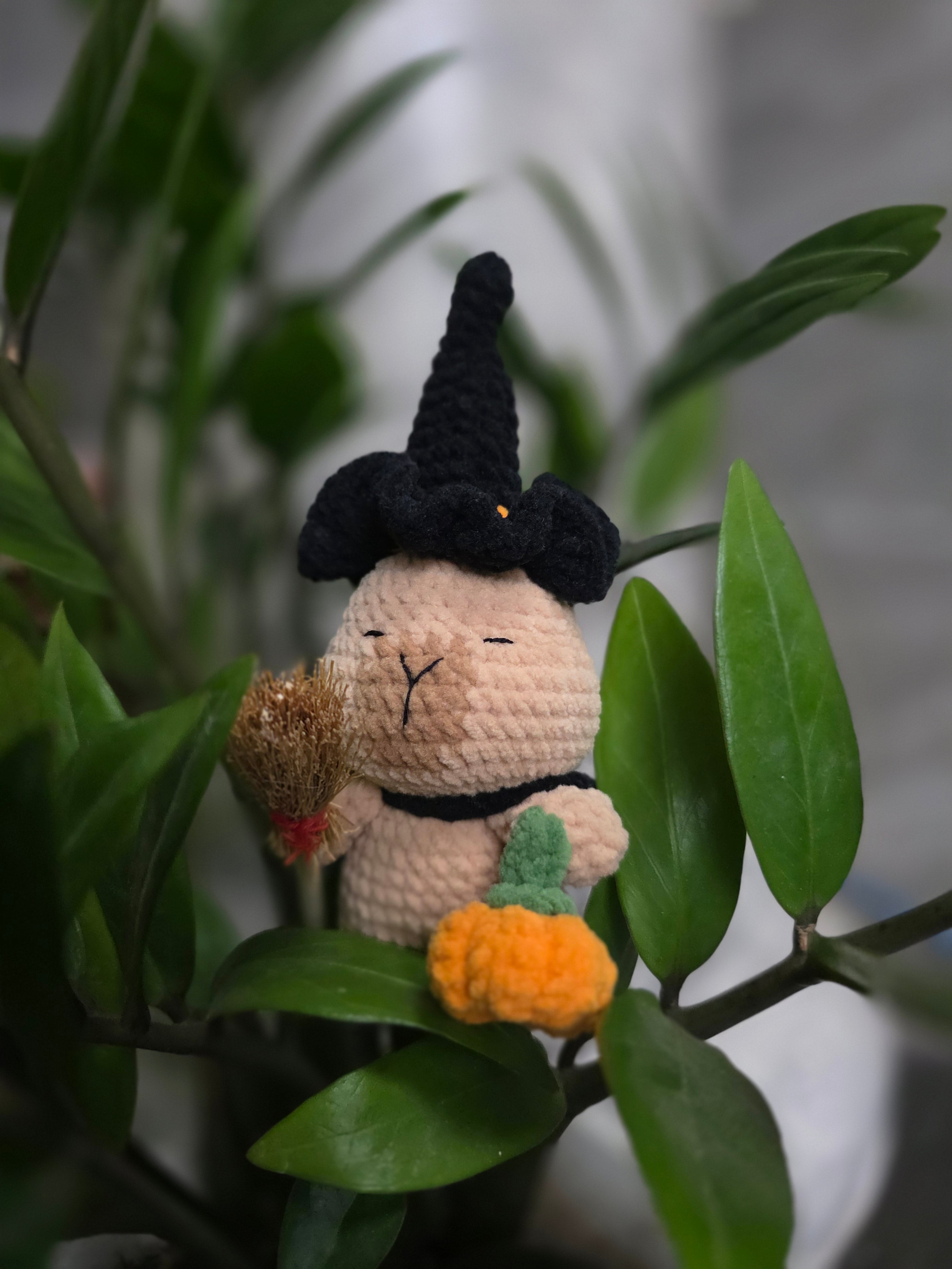 Capybara Witch Crochet Keychain | Halloween Fall Accessory