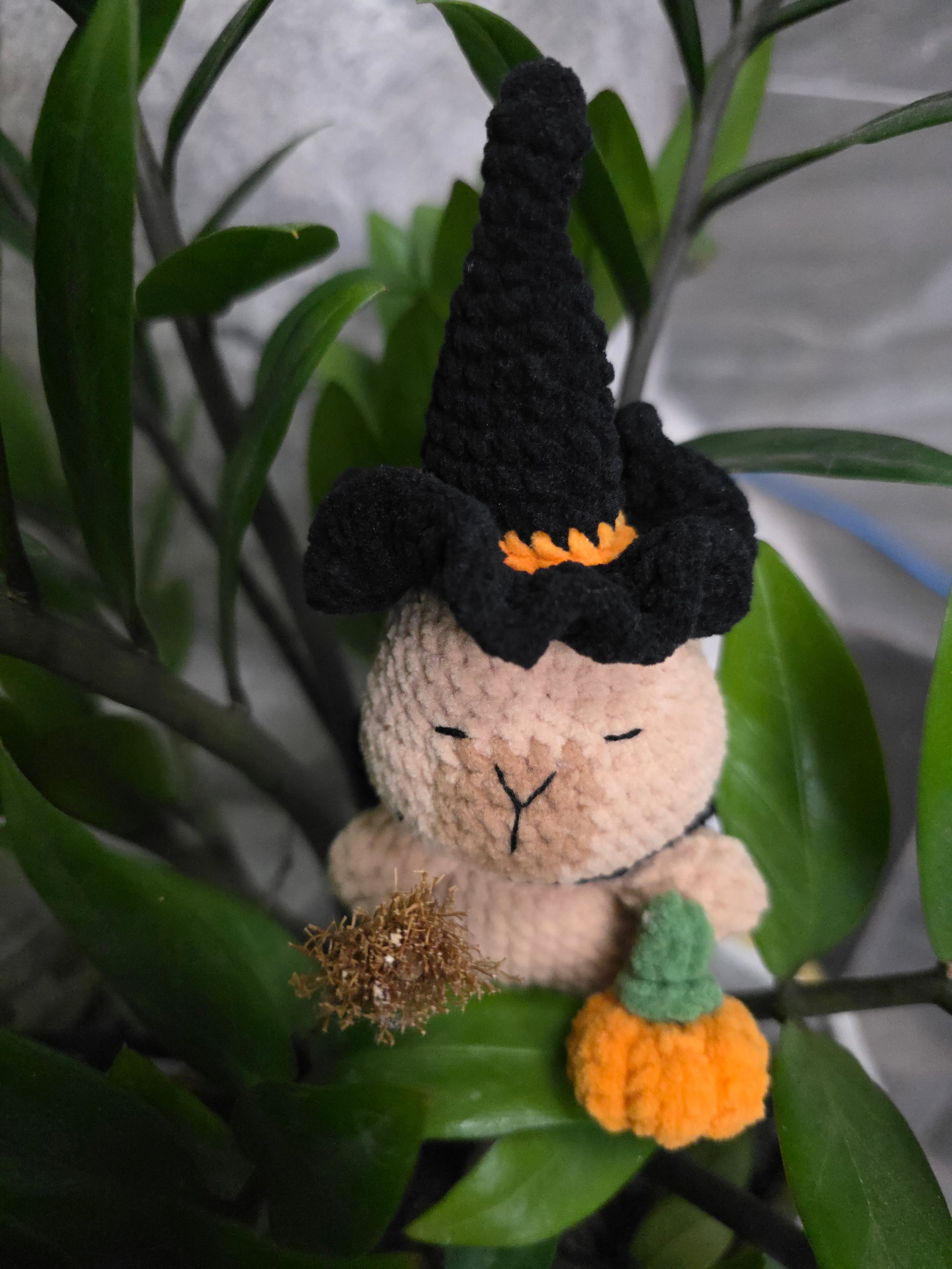 Capybara Witch Crochet Keychain | Halloween Fall Accessory